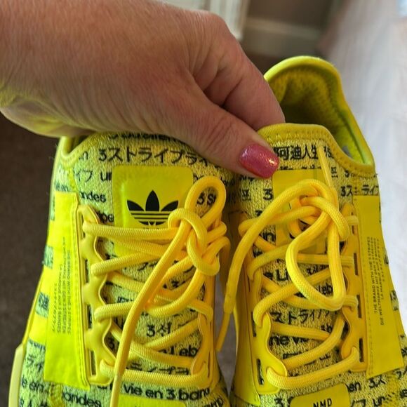 GUC Boys Adidas NMD R1 V2 (size 6) - Picture 6 of 11